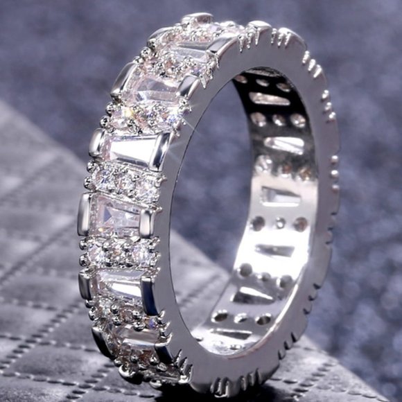 🔥Eternity Thin Baguette Engagement Trapezoid Stone CZ Band for Women, L169 - Picture 1 of 6